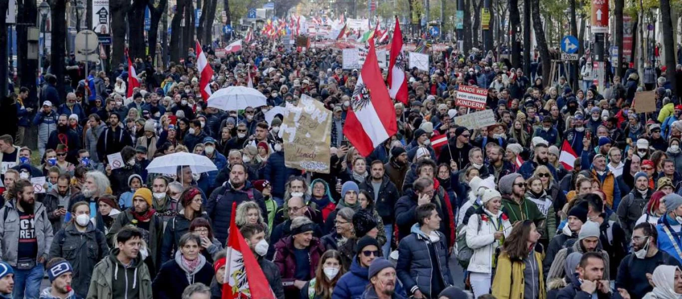 Χιλιάδες διαδηλωτές από την Μελβούρνη έως τη Βιέννη στους δρόμους για τα νέα μέτρα COVID